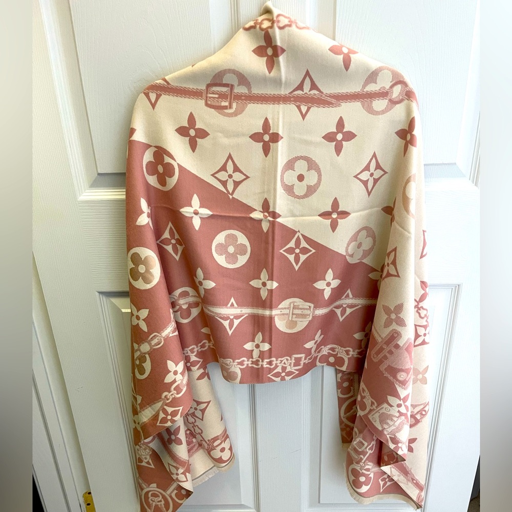 Beautiful Scarf NWT - Picture 1 of 2